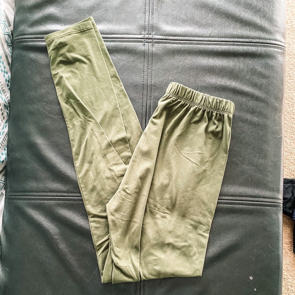 One size soft olive green leggings.